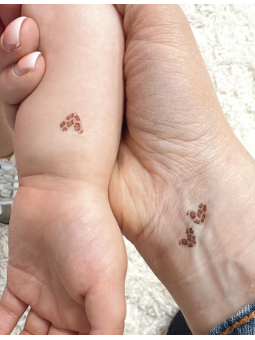 Tatouage petits coeurs léopard