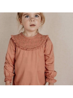 Blouse rose avec col à fleurs