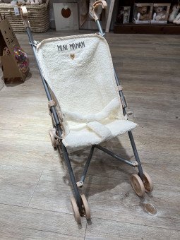 Poussette moumoute pour...